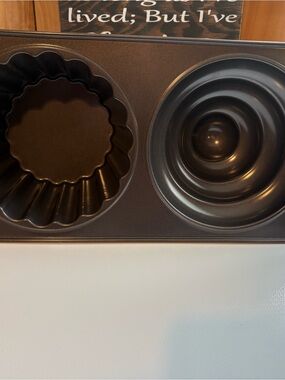Wilton Nonstick Black Baking Mold Set